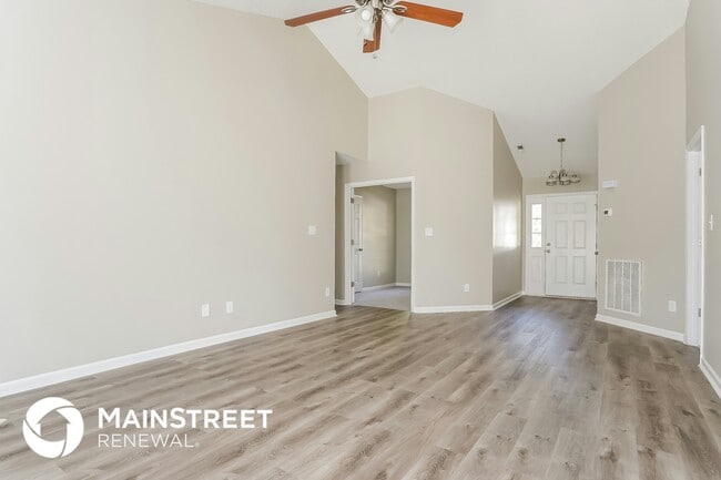 Photo - 2 Kilburn Ln