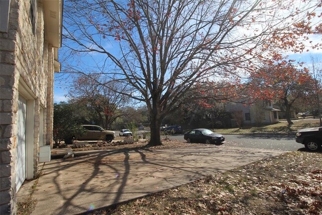 Photo - 808 Angleton Cove