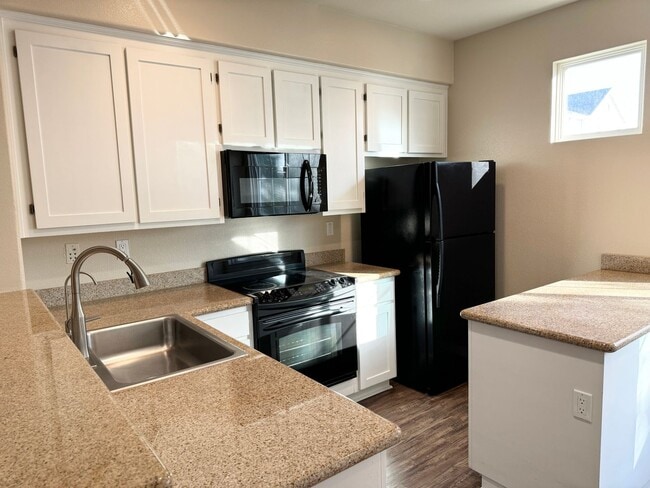 Photo - Perfect Shape Downtown Livermore Townhome ...