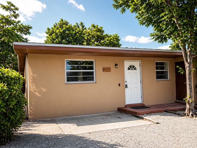 Photo - 4317-4317 Cocoanut Rd Unit 4317