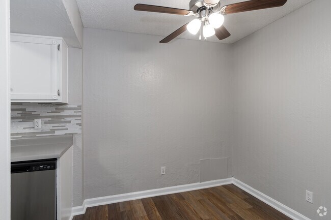 2BR,1BA - 751SF - Dining Room