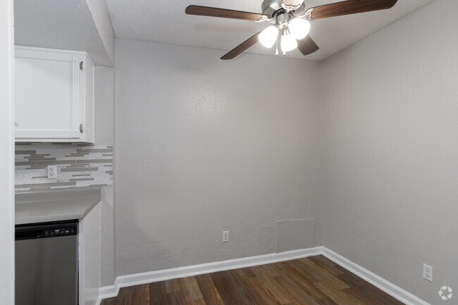 2BR,1BA - 751SF - Dining Room - Sedona Peak