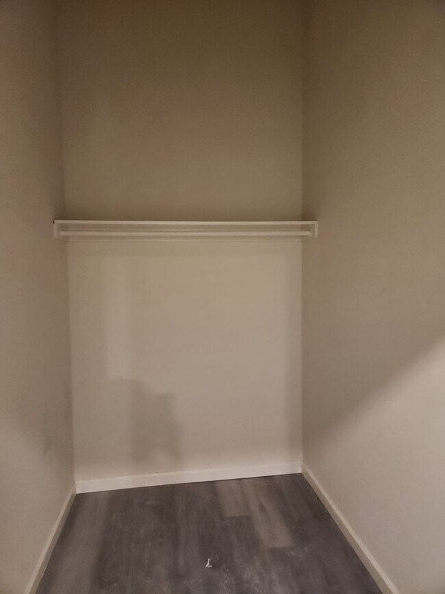 Photo - 570 Boden Way