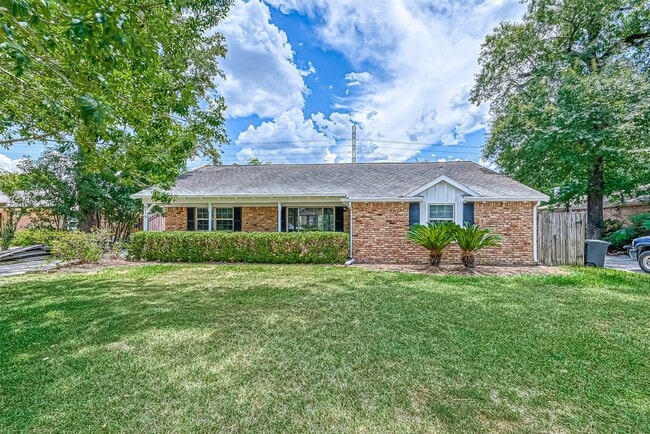 Building Photo - 918 Wycliffe Dr