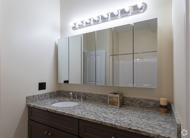 62 Roxbury St Vanity