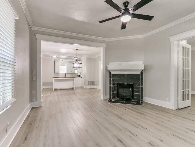 Photo - 1828 W Park Pl