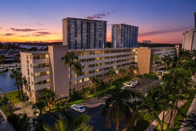 Photo - 220 Kings Point Dr Unit 314