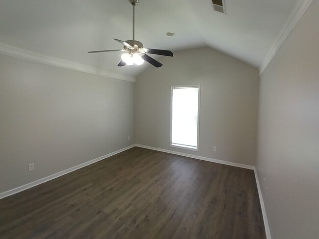 Photo - 162 Romie Dr