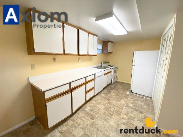 Photo - 1005 Park Ln