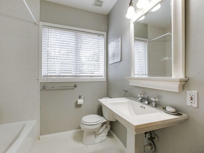 Building Photo - Kessler Park home for lease