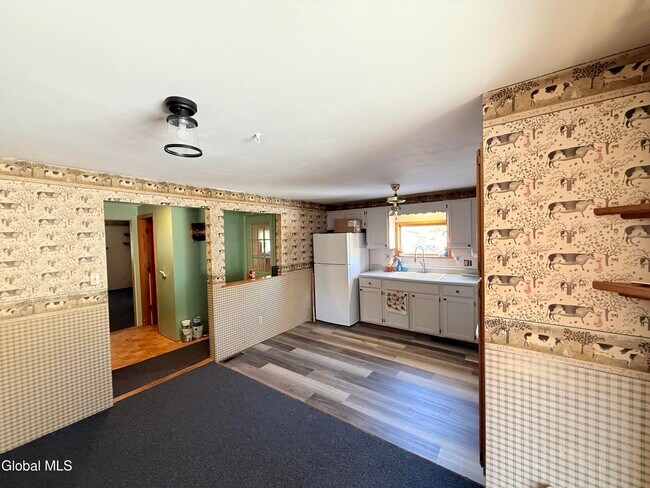 Photo - 304 S Main St