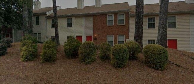 Building Photo - 1050 Old Holcomb Bridge Rd