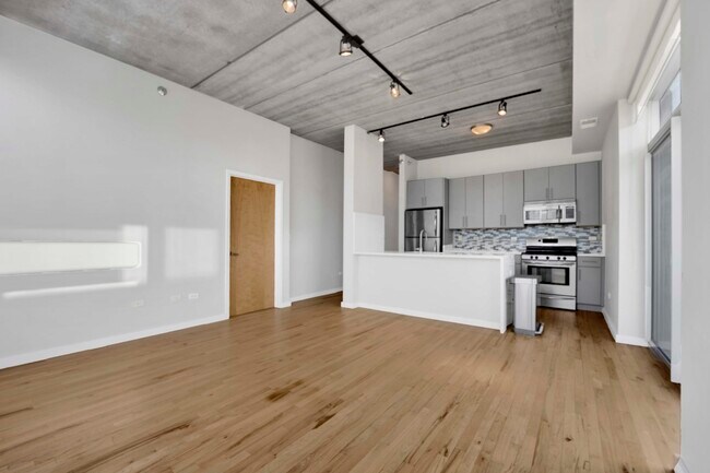 Photo - 630 N Franklin St Unidad 1019