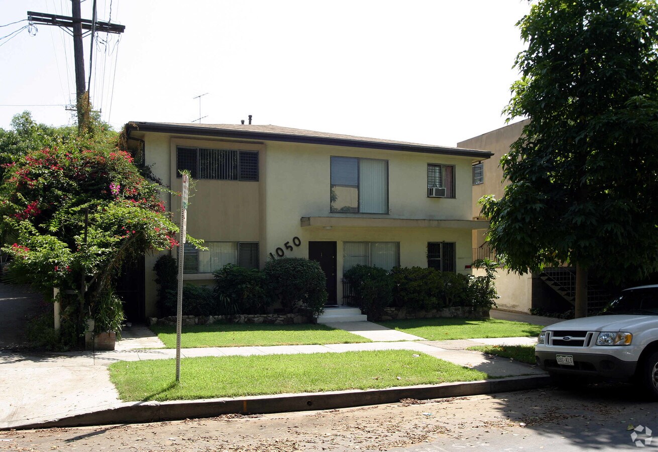 Photo - 1050 N Laurel Ave Apartments