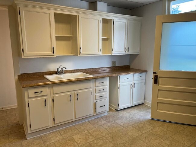 Photo - 107 Center St