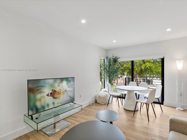 Photo - 1134 71st St