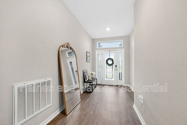Photo - 712 Daphne Dr
