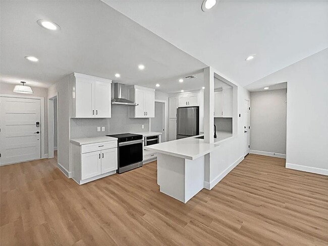 Photo - 5742 Ludington Dr