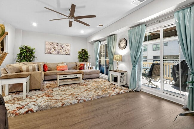 Photo - Luxurious 3 Bed 2.5 Bath Townhome In Beautiful Foster's Glen