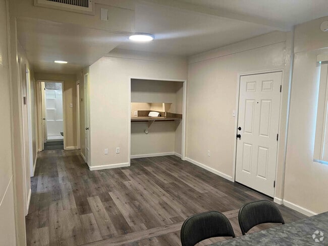 Building Photo - 926 N Van Ness Ave Rental