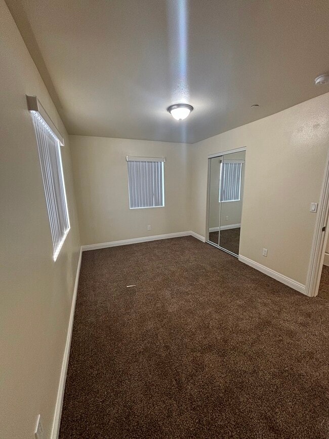 Photo - 836 W 76th St