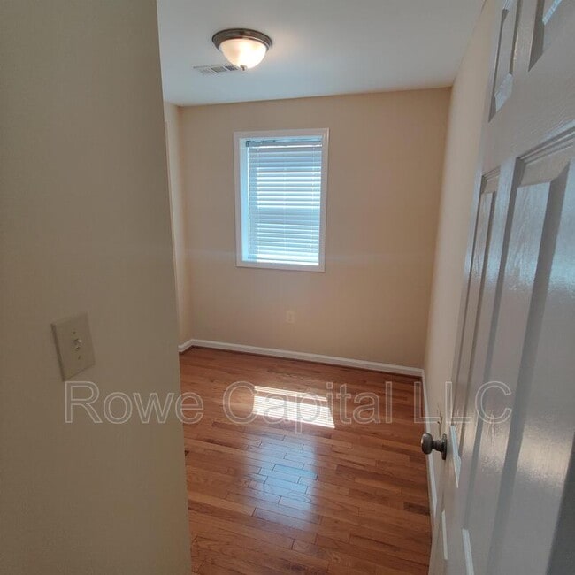 Photo - 2931 Stanton Rd SE