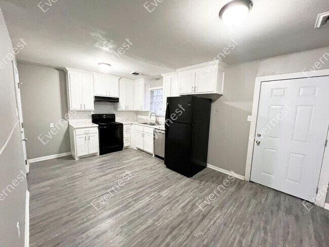 Photo - 7809 Bradley Dr