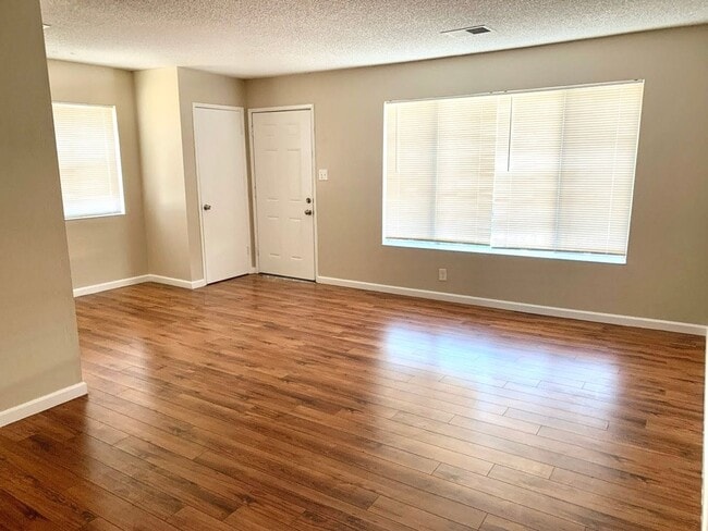 Building Photo - 2 Bedroom 1 Bathroom Condo in Antioch - AVAILABLE NOW !! Unit 4