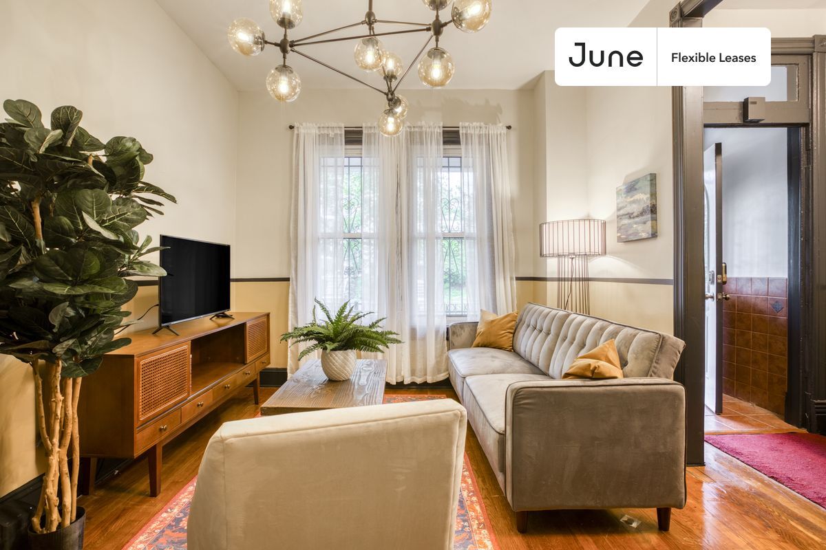 Photo - 735 Girard St NW