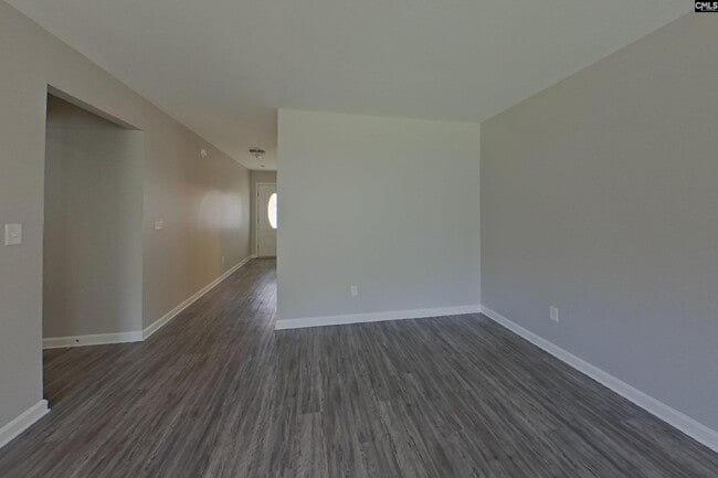 Photo - 304 Longfellows Ln