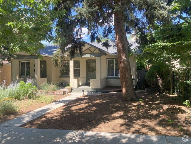 Building Photo - "Charming 2-Bedroom Haven in the Heart of ... Rental