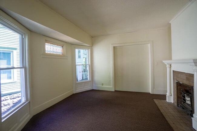 126 Harvard Pl