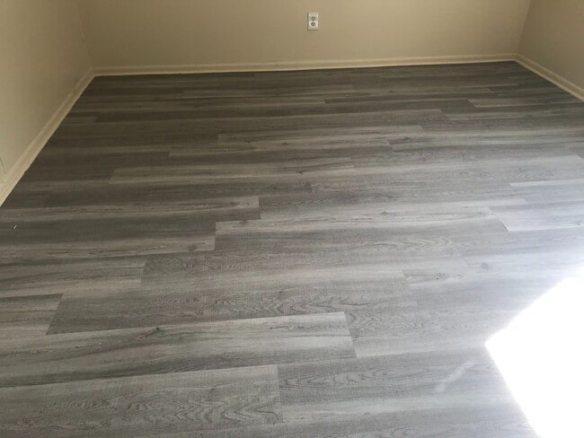 Photo - Sunquest Apartments