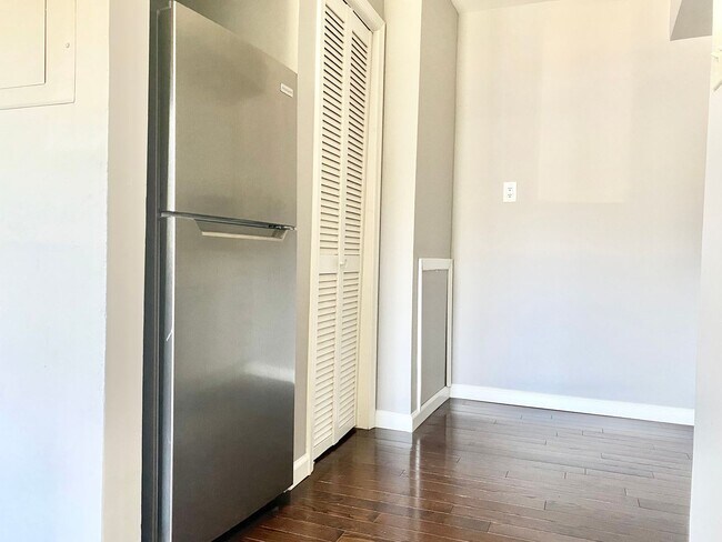 Photo - 2021 Bunker Hill Rd NE Unit 2021 Bunker Hill Rd, NE -  102-1