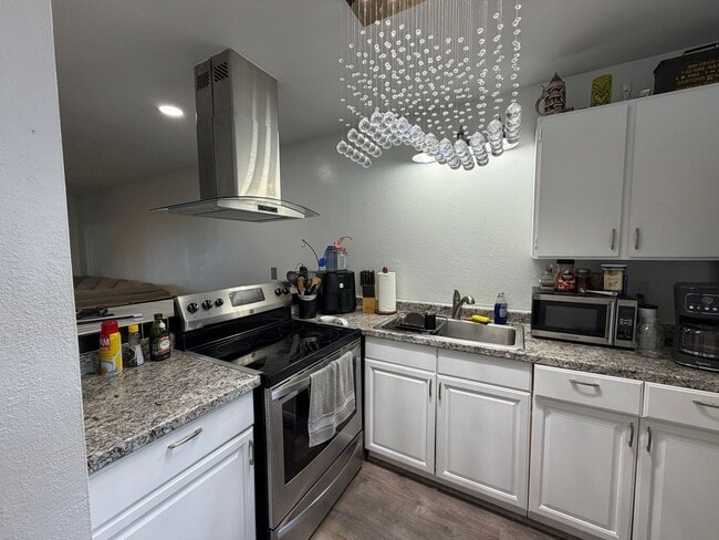 Building Photo - 2-Bedroom Condo in Central Waipahu Available February 2026