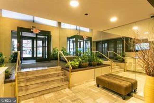 Photo - 200-210 Lombard Street