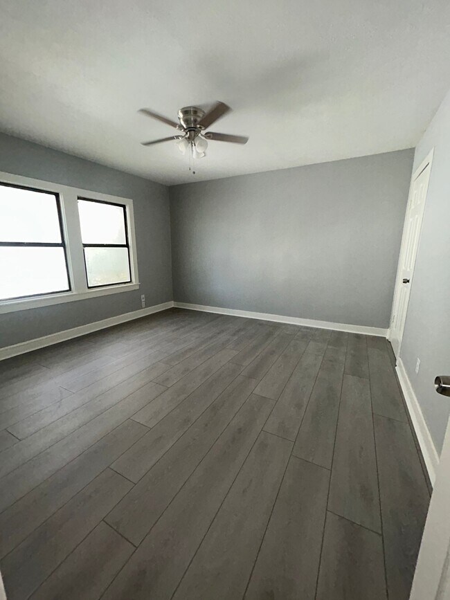 Photo - 314 W Clarendon Dr