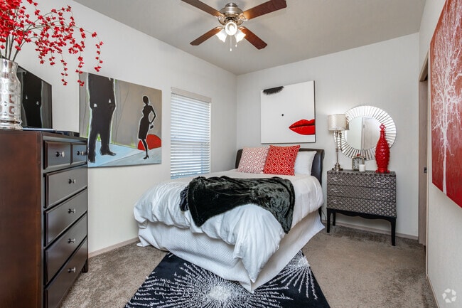 2BR, 2BA - 1,093SF - Primary Bedroom