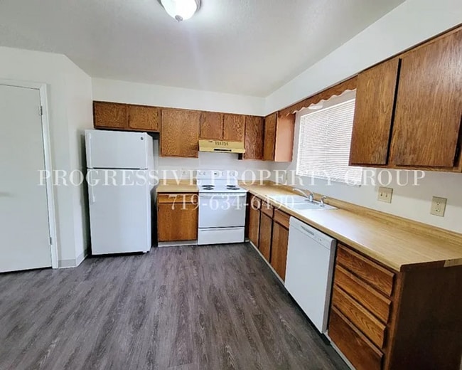 Photo - 49 Chestnut Dr Unit B