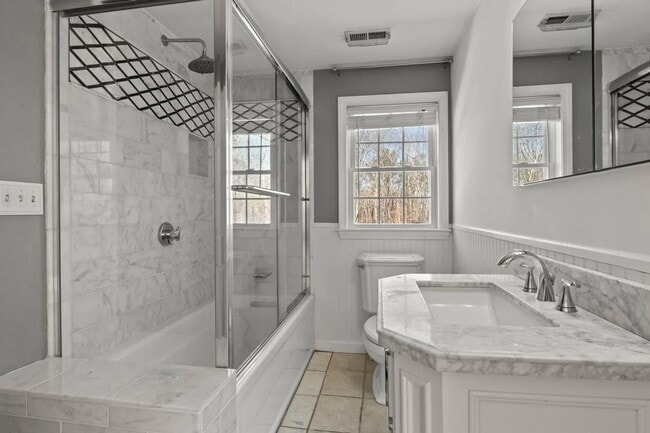 Photo - Large 2nd Floor Studio in Quiet Sandwich (Forestdale) Neighborhood