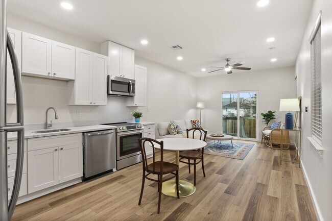 Building Photo - 2918 Mandeville St Unit A Rental