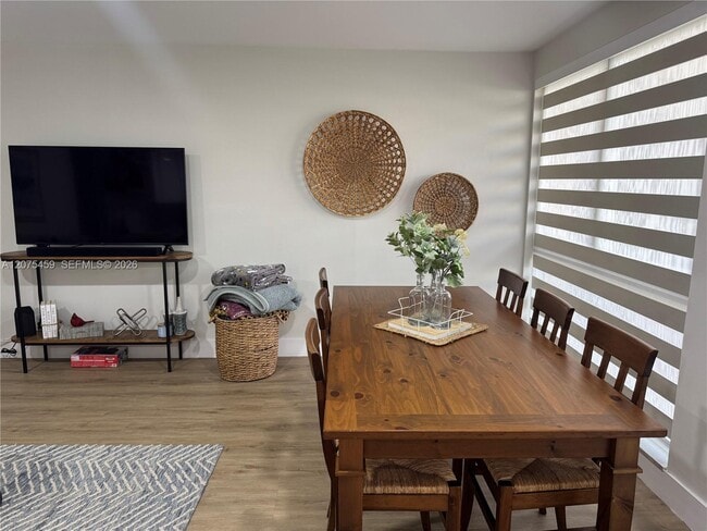 Photo - 2420 Diana Dr Unit 402
