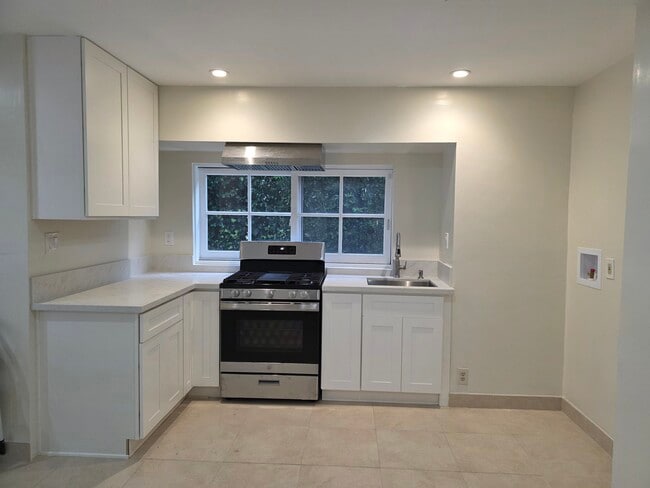 Photo - 820 Rodeo Rd Unidad Back Home