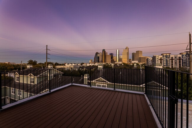 Rooftop - 1610 Victor St Rental