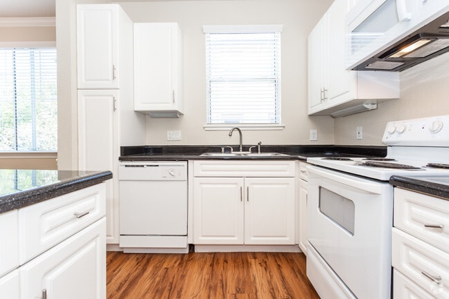 2BR,2BA-The Lee