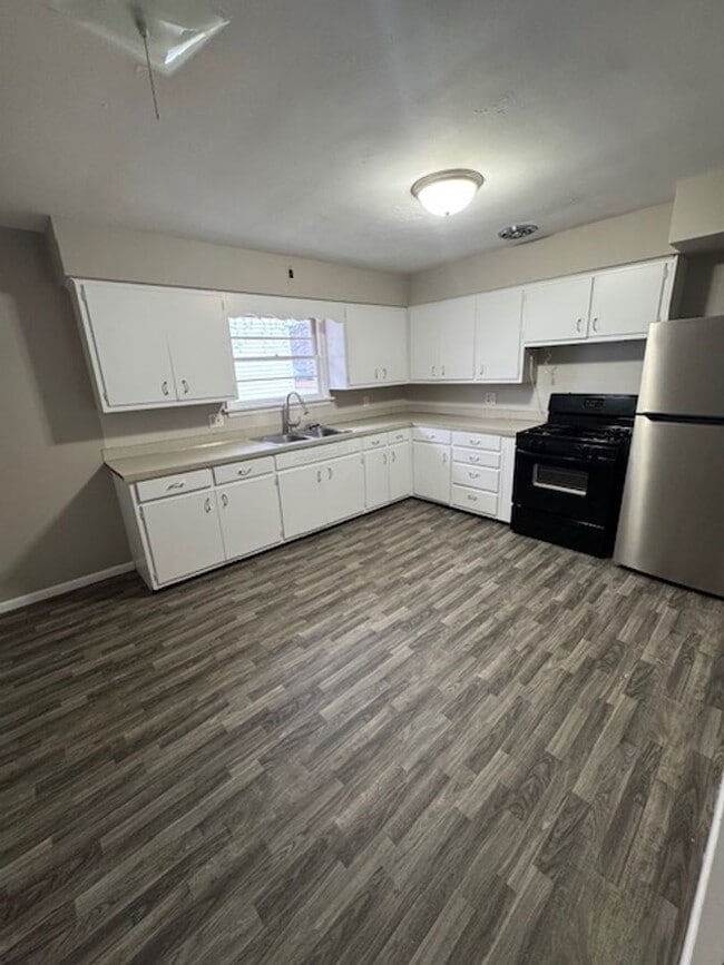 Photo - 3125 Abbott St