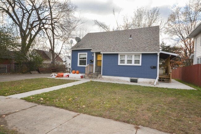 Building Photo - 226 11th St SE Unit 2