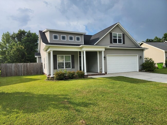 Photo - 3 Bedroom home with an upstair bonus room located in Swansboro. Showings Available!