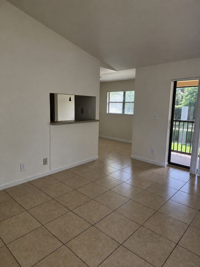 4088 NW 87th Ave