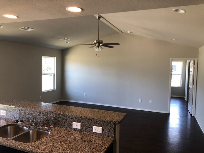 Building Photo - 4716 Bedrock Dr
